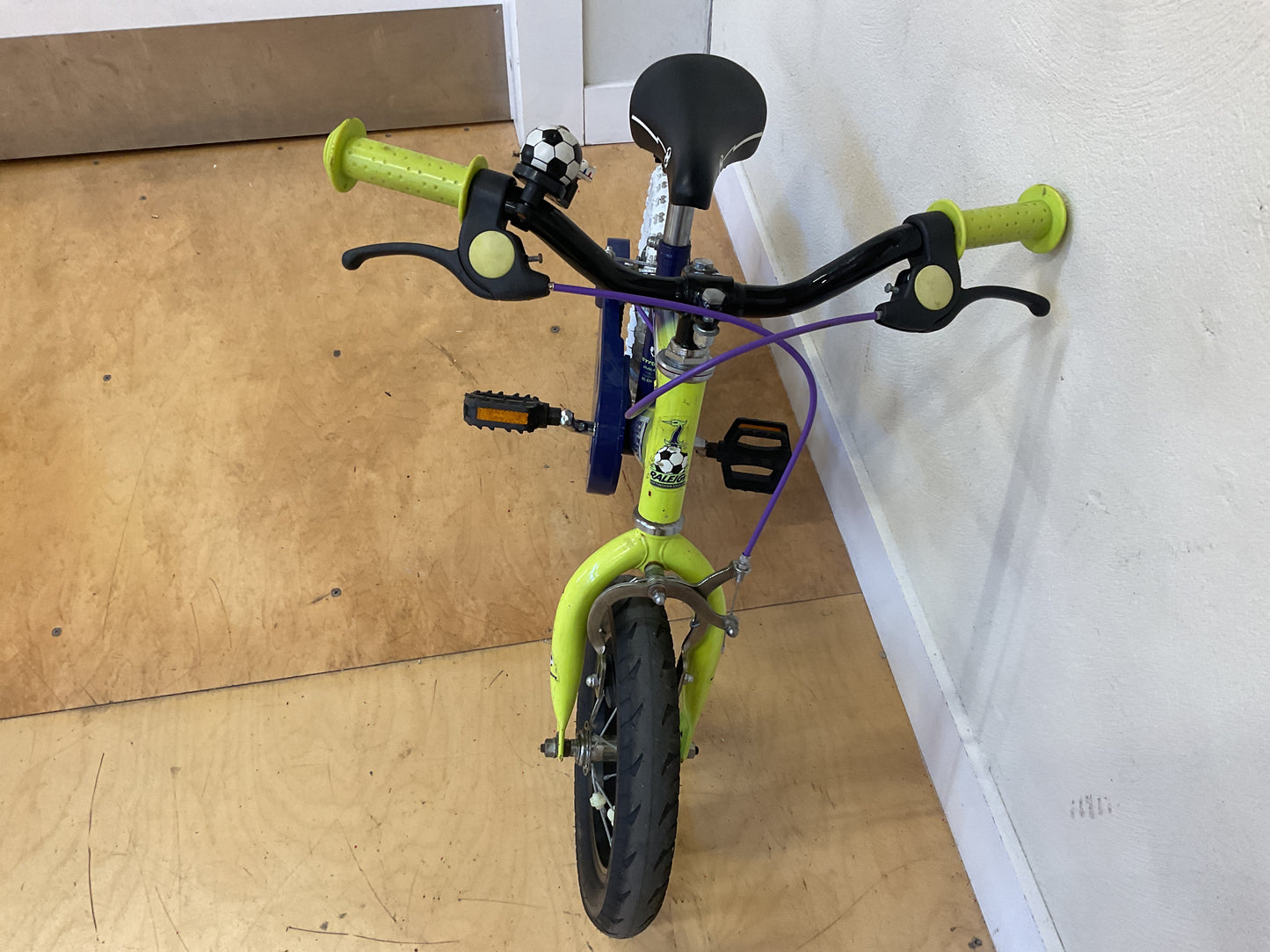 Navy/green Raleigh Striker