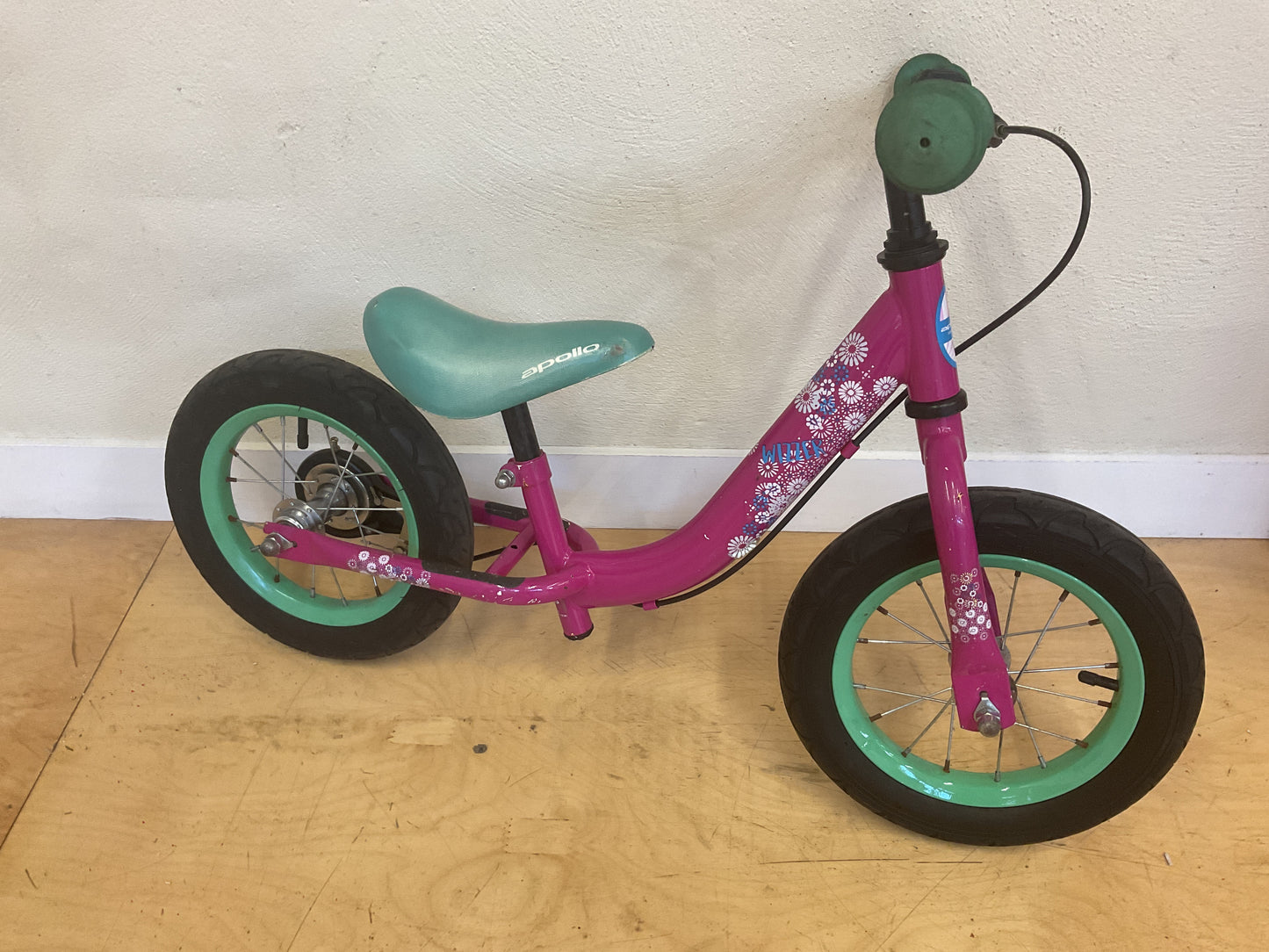 Pink Apollo Wizzer