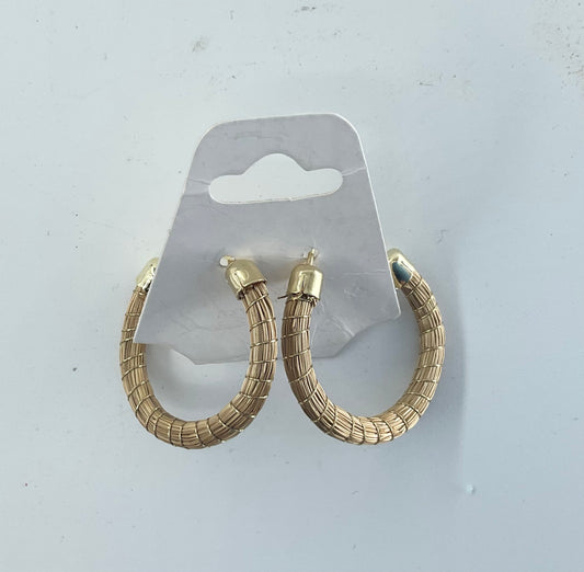 World Design Gold Grass Hoop Earrings