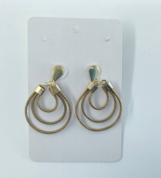 World Design Gold Grass Stud Earrings