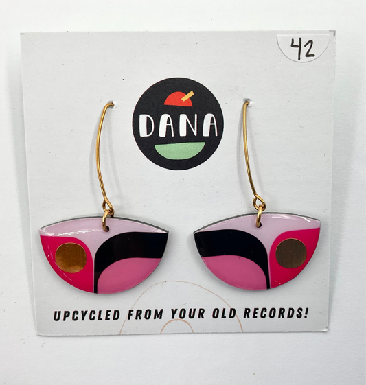 Dana Jewellery Bea boat shape-pink/black