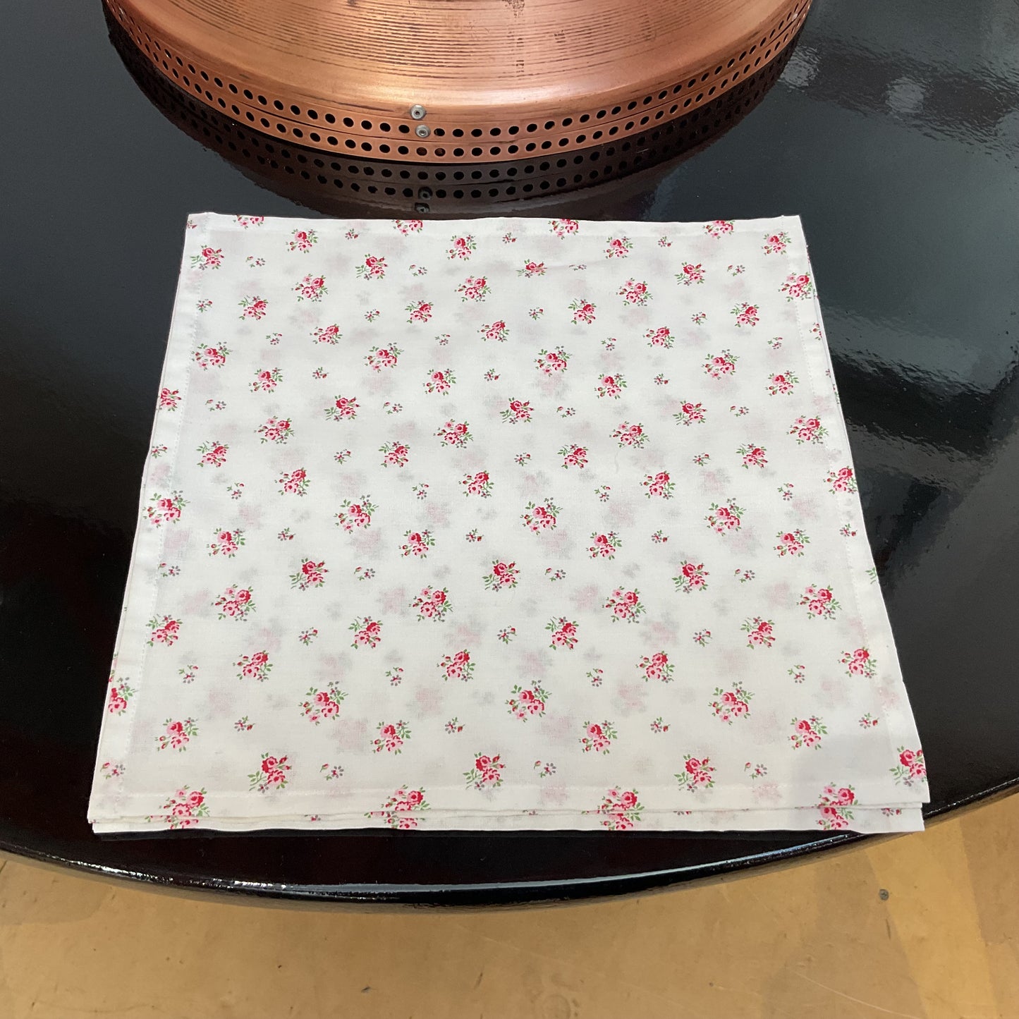 Organic Table Runner with Napkins designed by Paula Stapleton