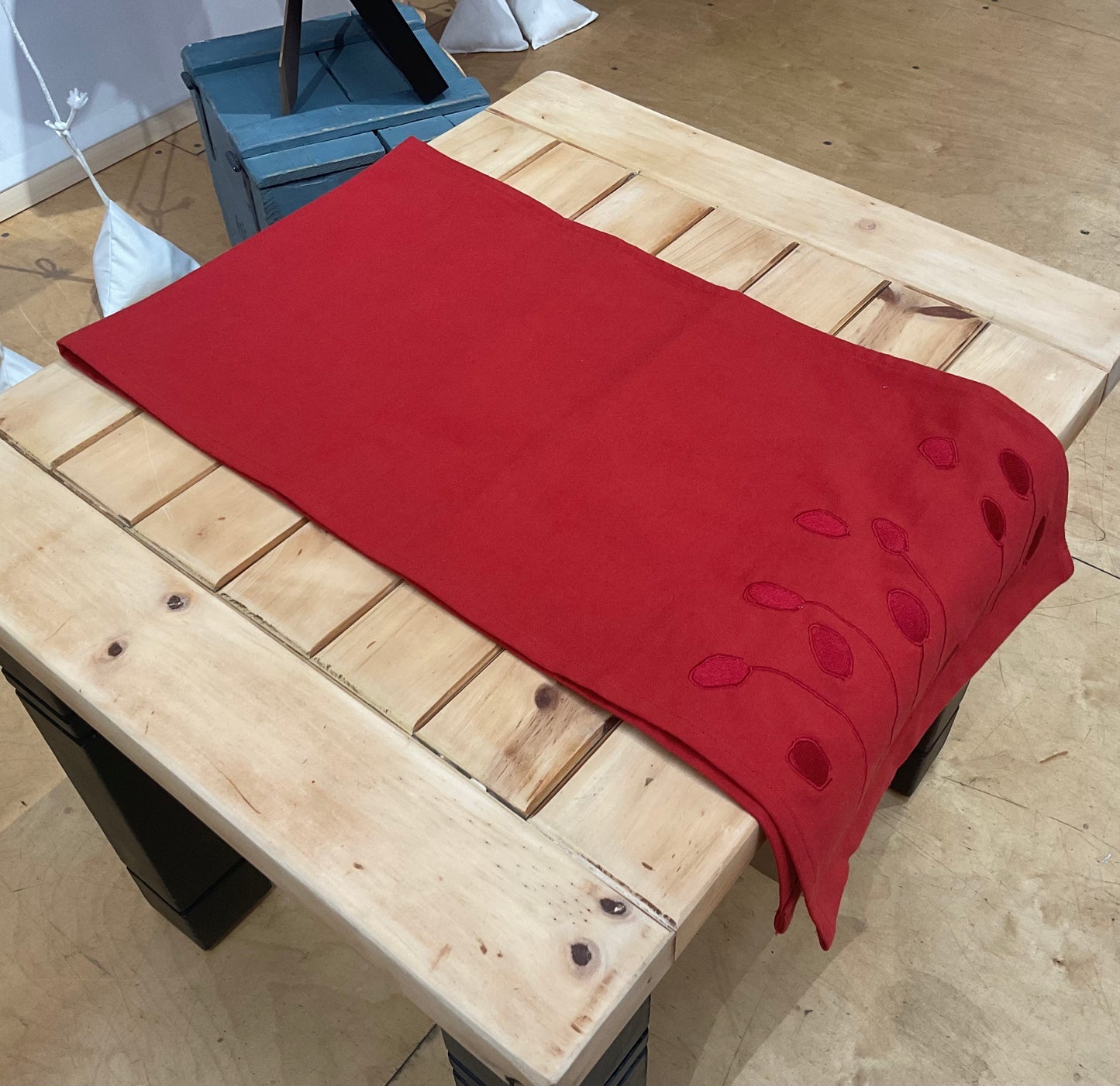 Organic Table Runner with Napkins designed by Paula Stapleton
