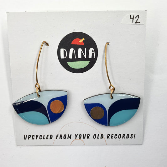 Dana Jewellery Bea boat shape-blue