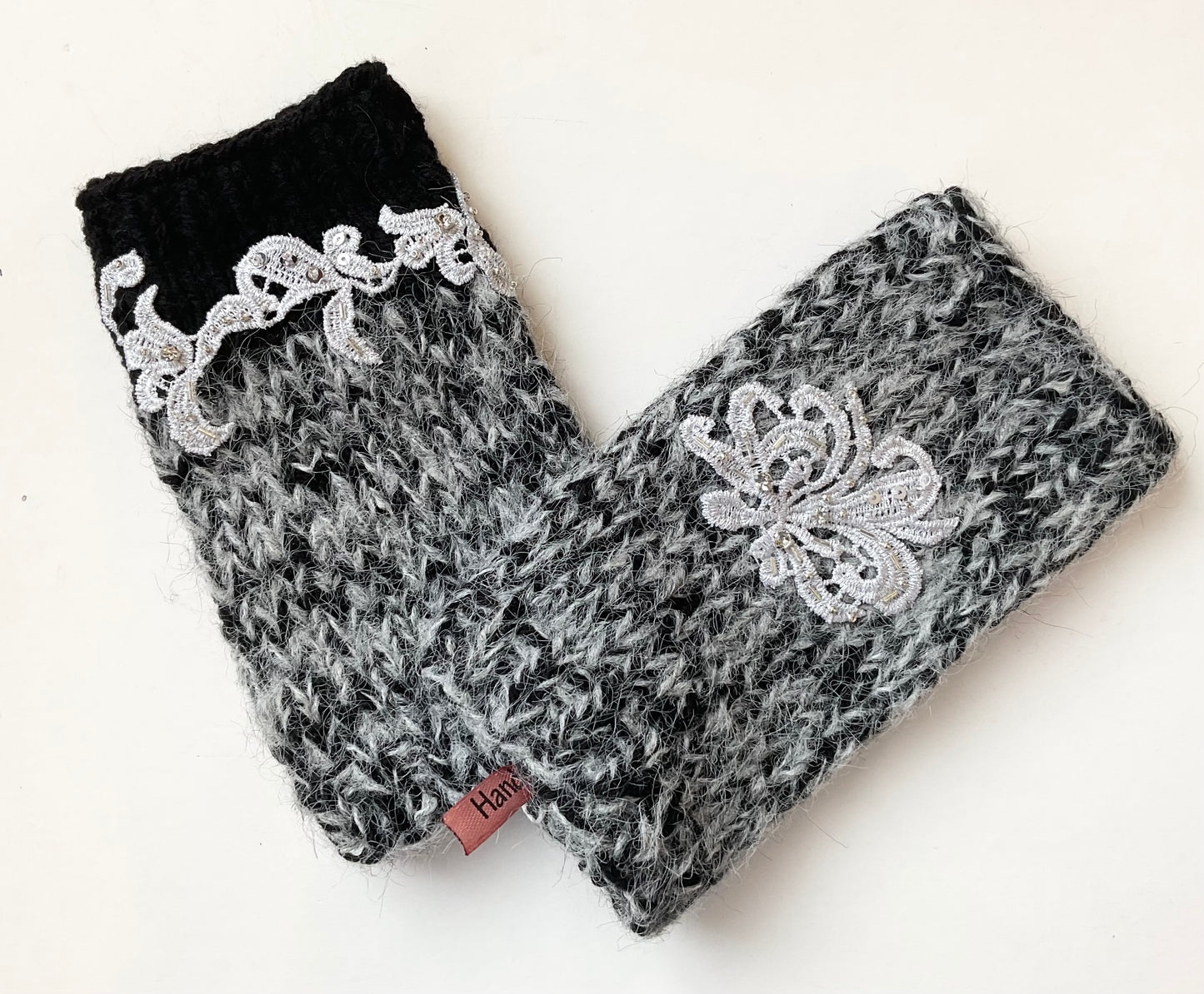 Hats & Flowers -Mittens black and grey