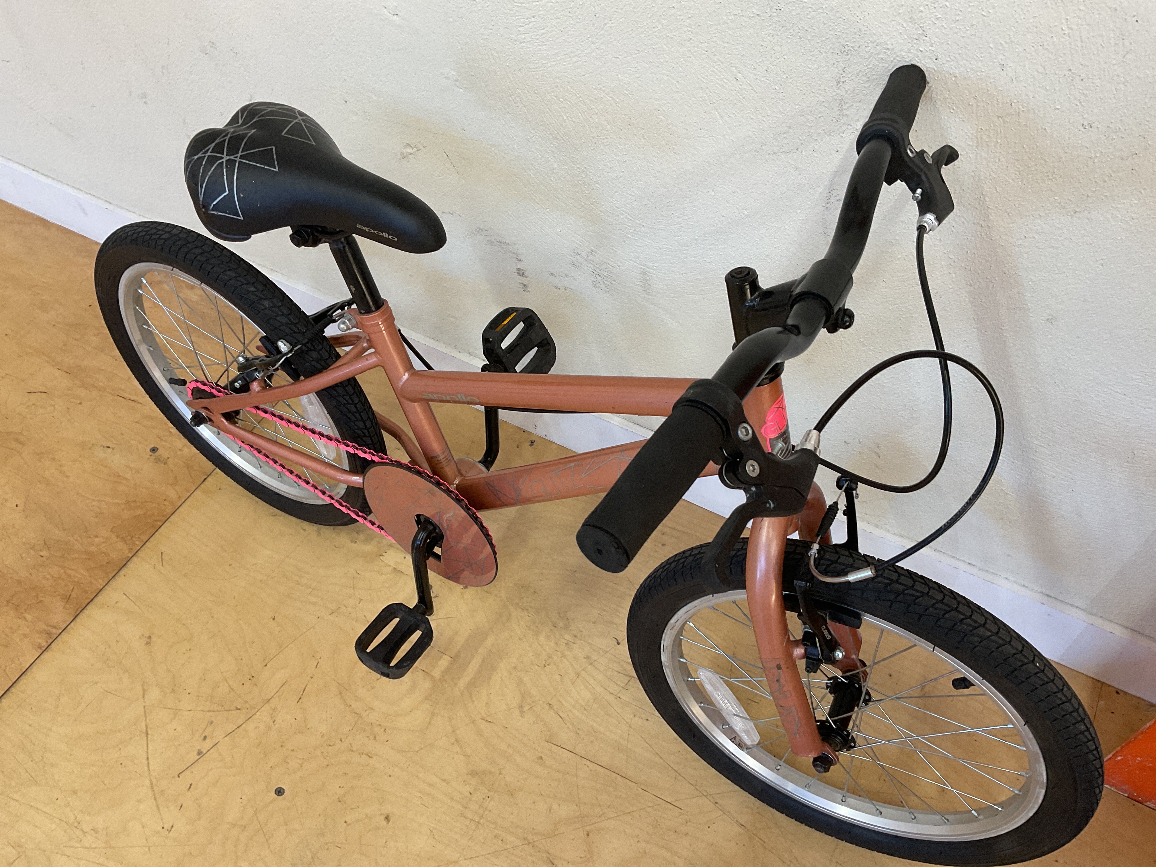 Apollo glitz bike hotsell