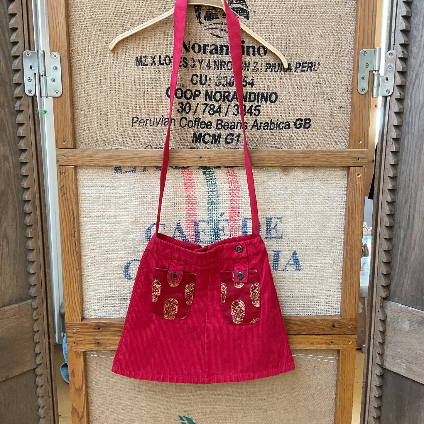 Duchess Anne Couture bag with skull pocket