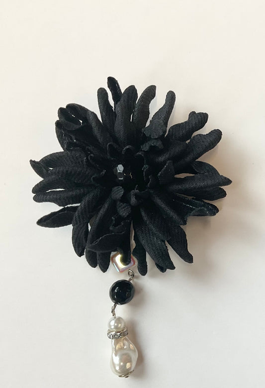 Hats & Flowers -Broach (small) Hrisantenium