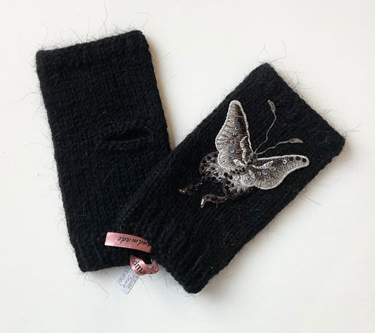 Hats & Flowers -Mittens Black & butterfly