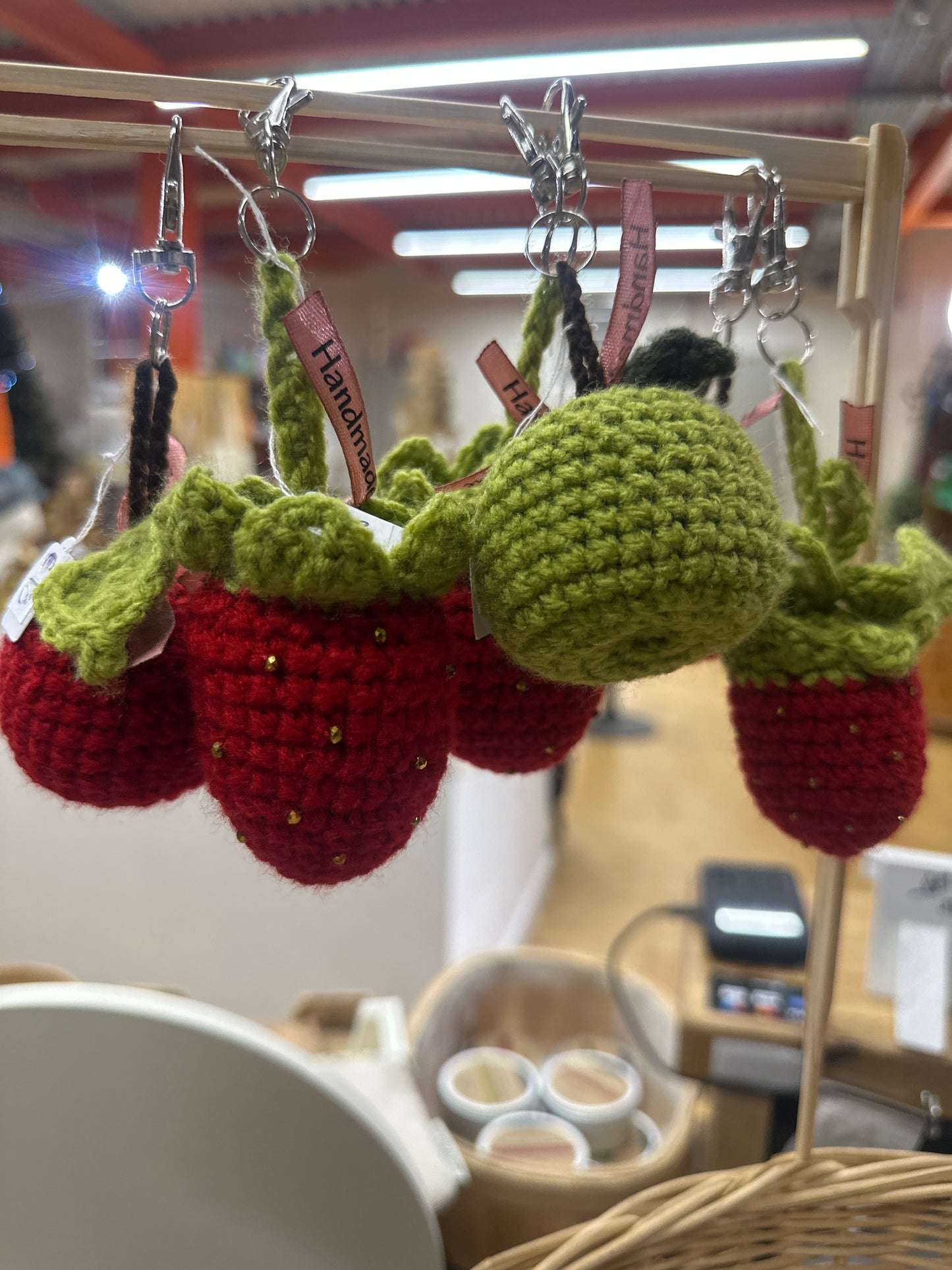 Hats & Flowers Cashmere key ring berries