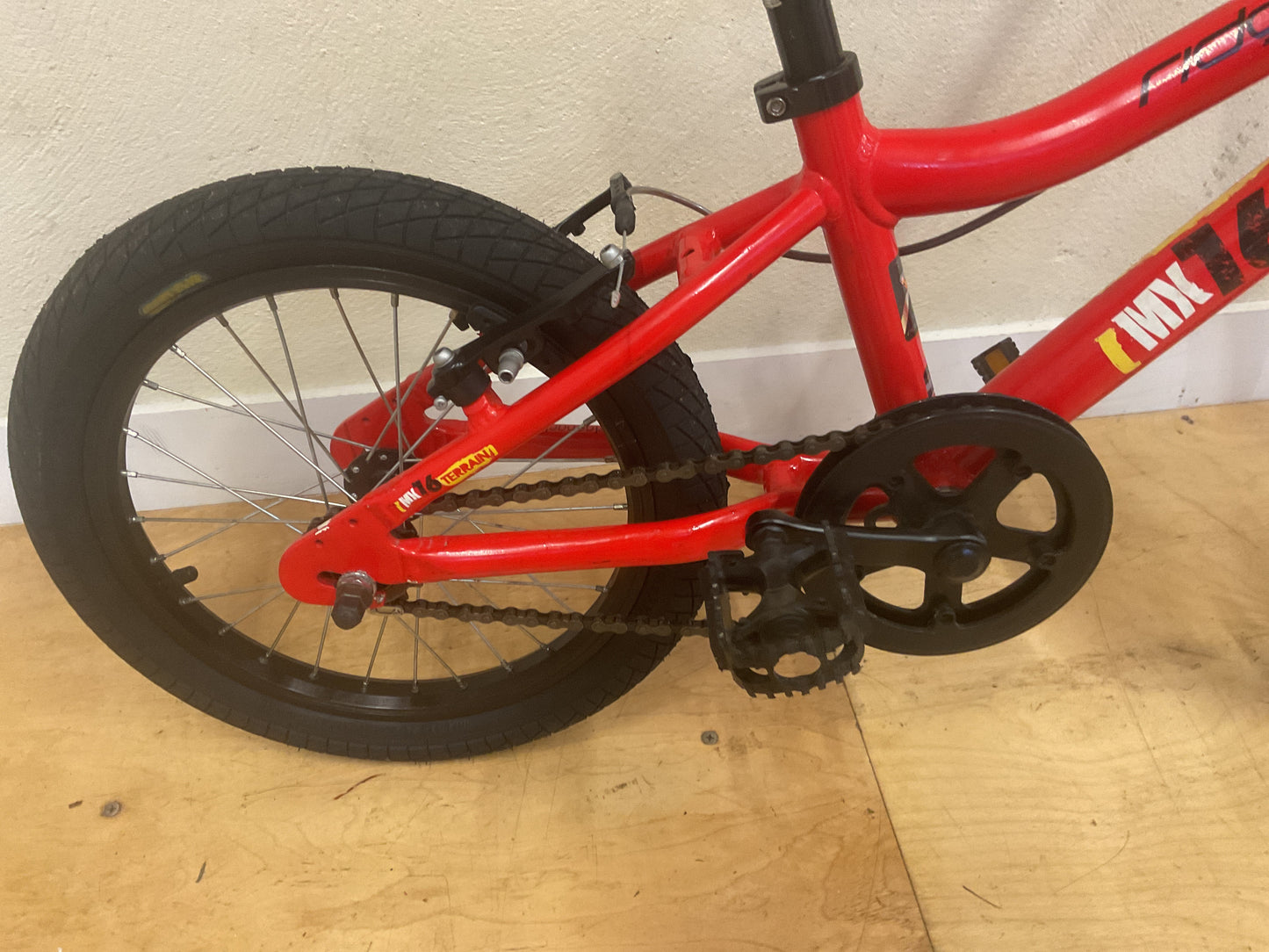 Red Ridgeback Mx16 Terrain