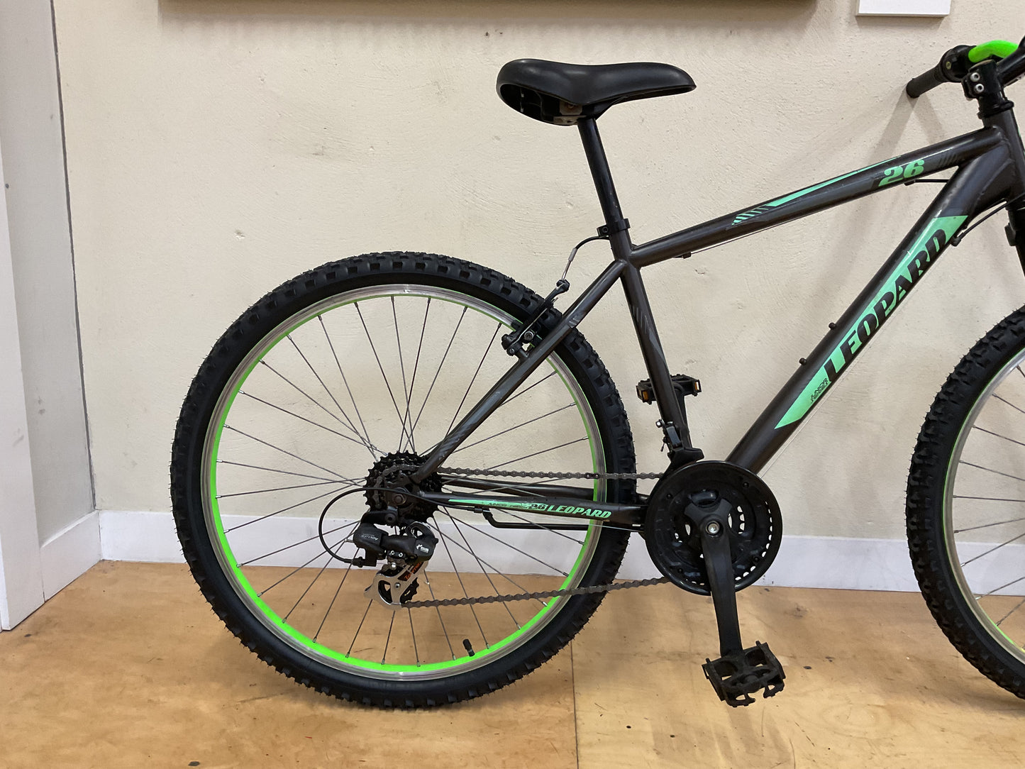 Leopard Junior 26”