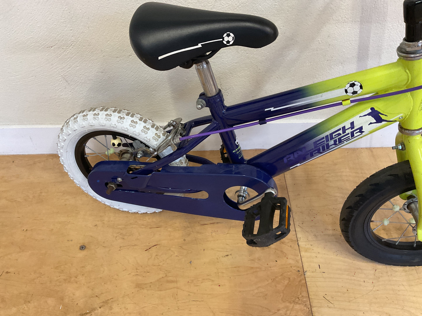 Navy/green Raleigh Striker