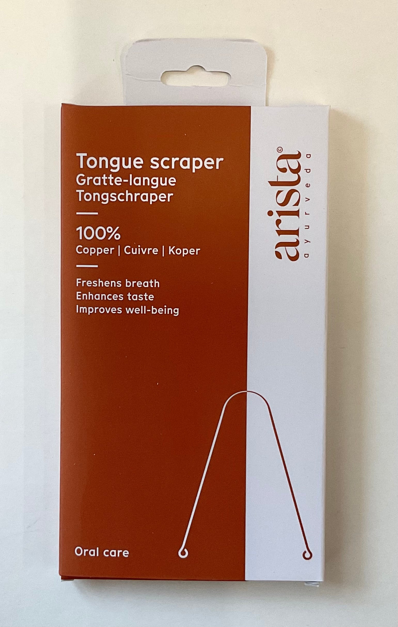 Arista tongue scraper packaging on a beige background