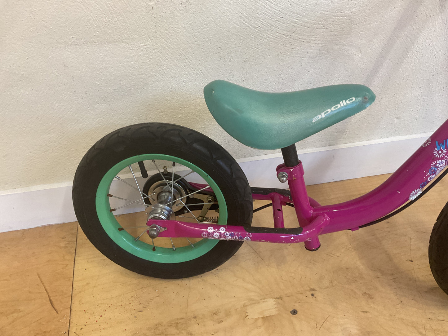 Pink Apollo Wizzer