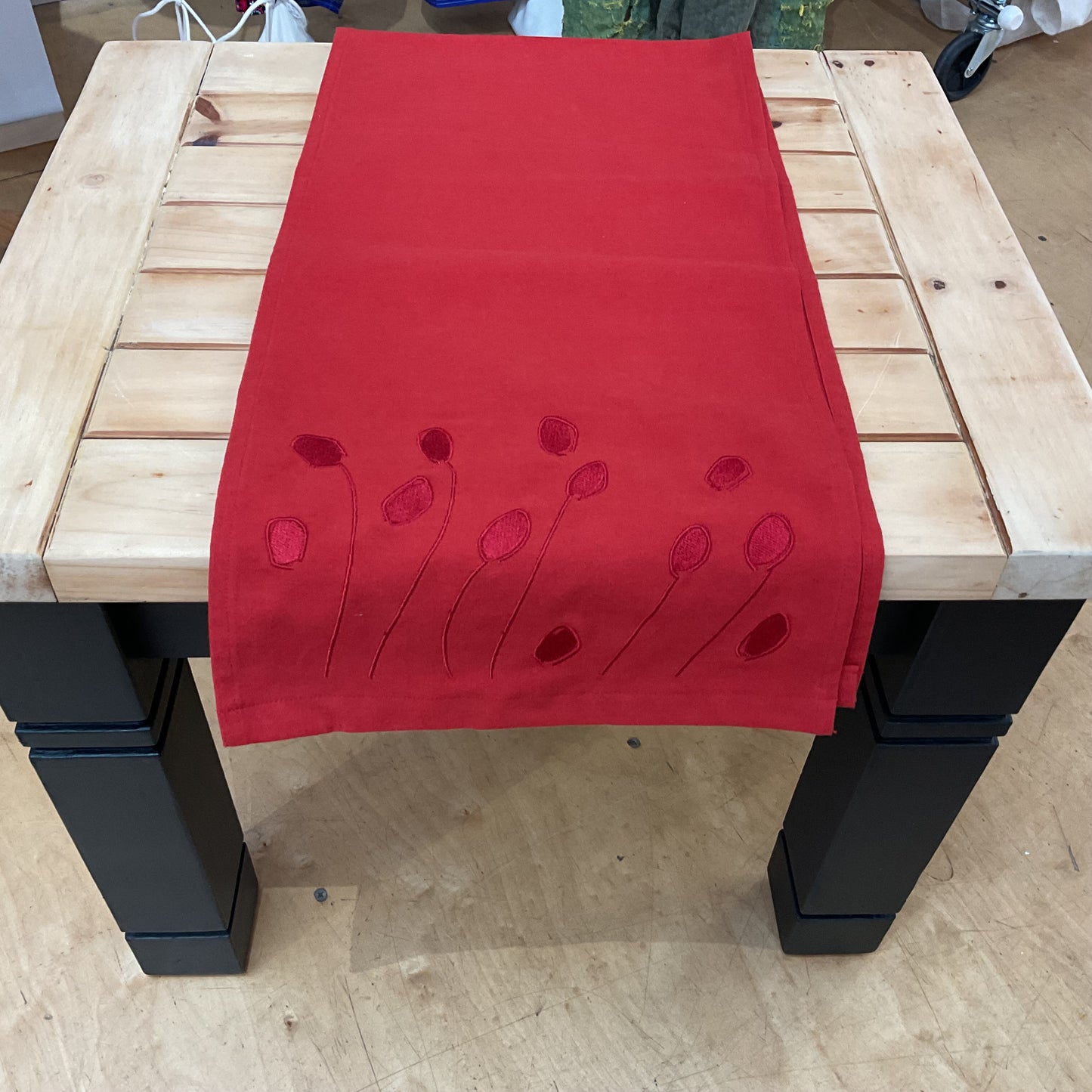 Organic Table Runner with Napkins designed by Paula Stapleton