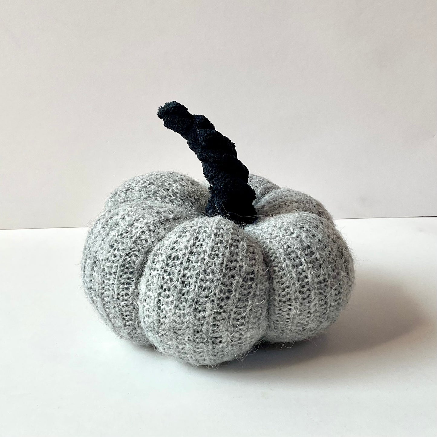 Pumpkin Medium Grey
