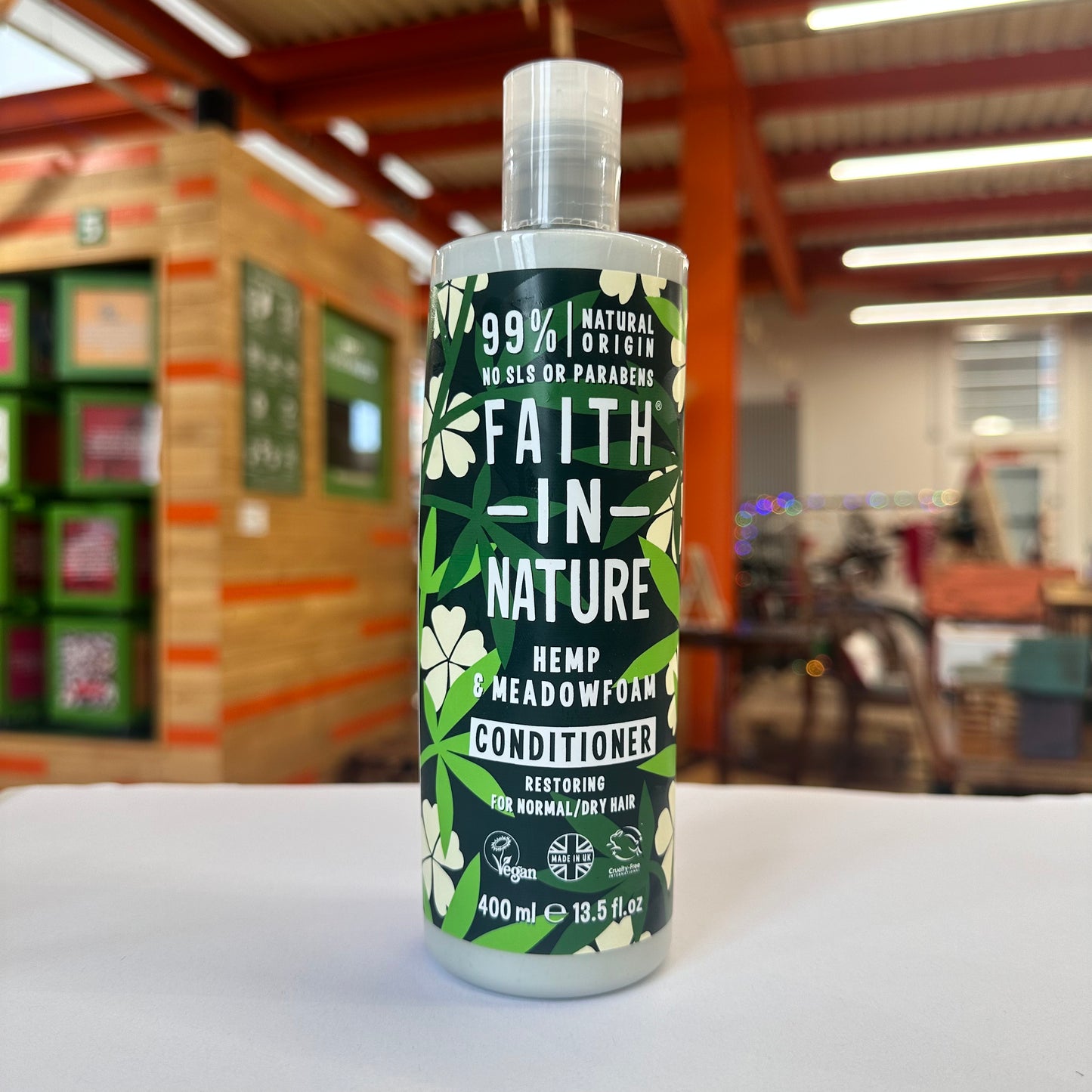 FAITH IN NATURE Hemp & Meadowfoam Conditioner