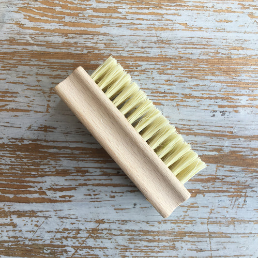 Memo Wooden Nail Brush