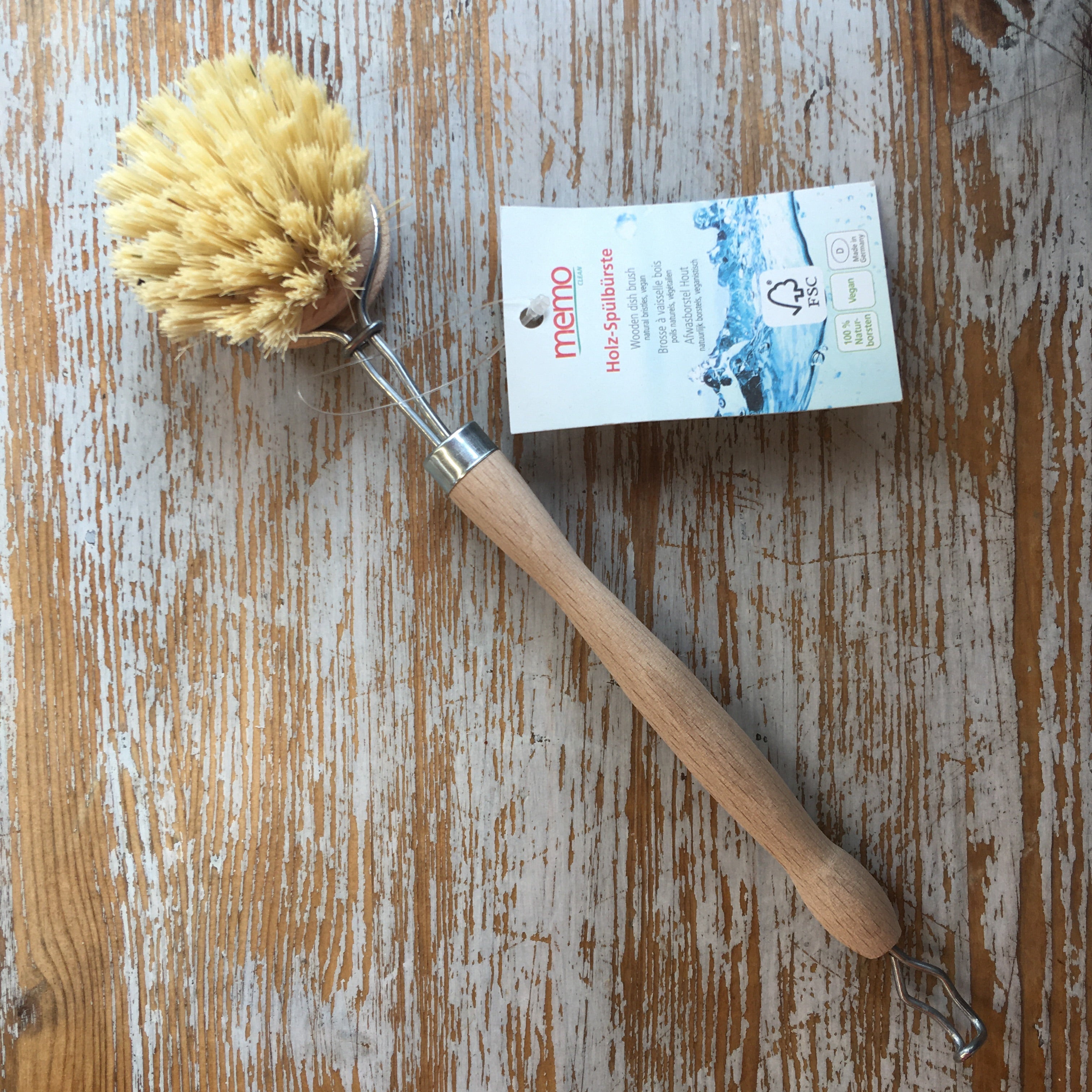 wooden dish brush with a replacable natural fibre head