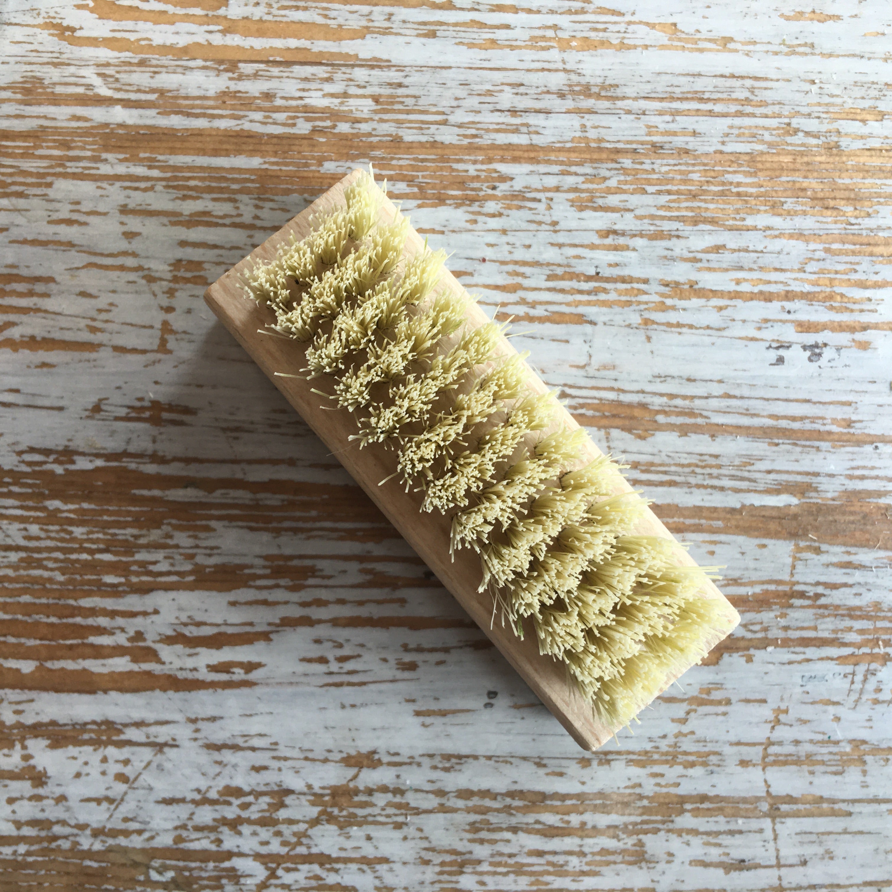 Memo - Wooden Nail Brush